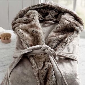 Pottery Barn Cozy Fur Robe Excellent!